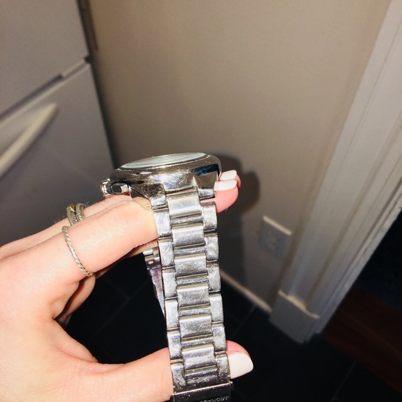 Silver authentic Michael Kors watch - Picture 2 of 3